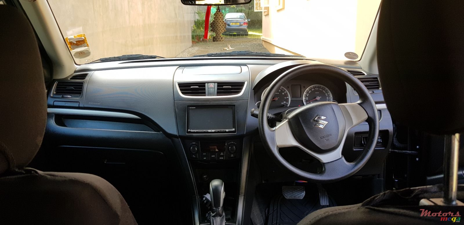 2012' Suzuki Swift photo #3