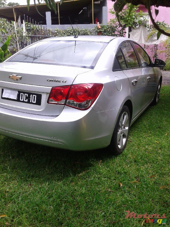 2010' Chevrolet Cruze photo #3