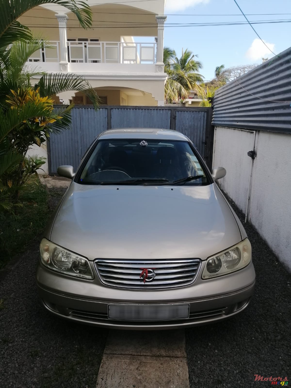 2004' Nissan Sunny photo #1