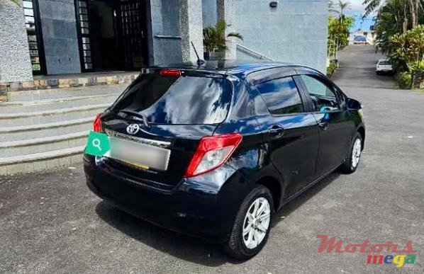 2011' Toyota Vitz photo #5