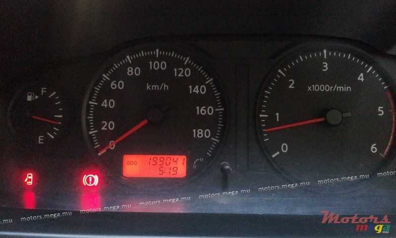 2008' Nissan E25 photo #3