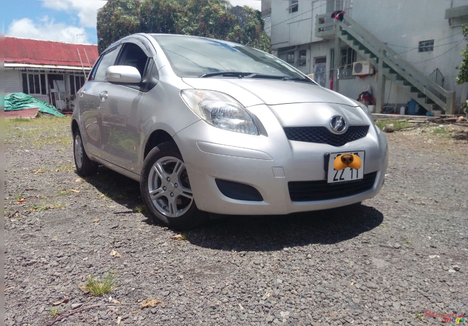 2011' Toyota Vitz photo #1