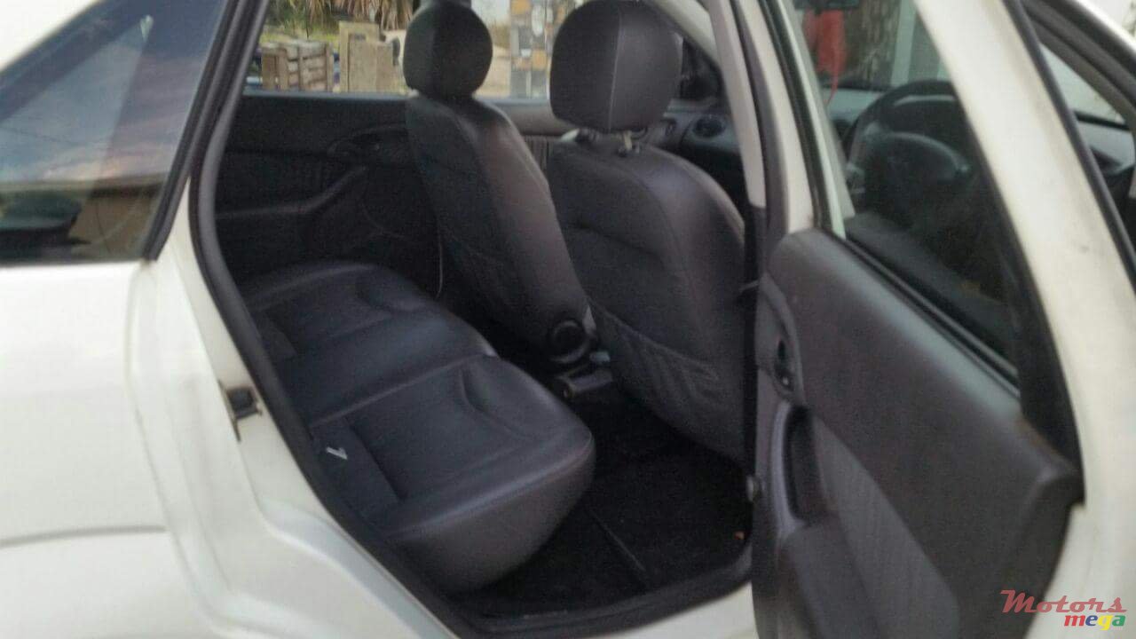 2005' Ford Focus 1400 photo #5