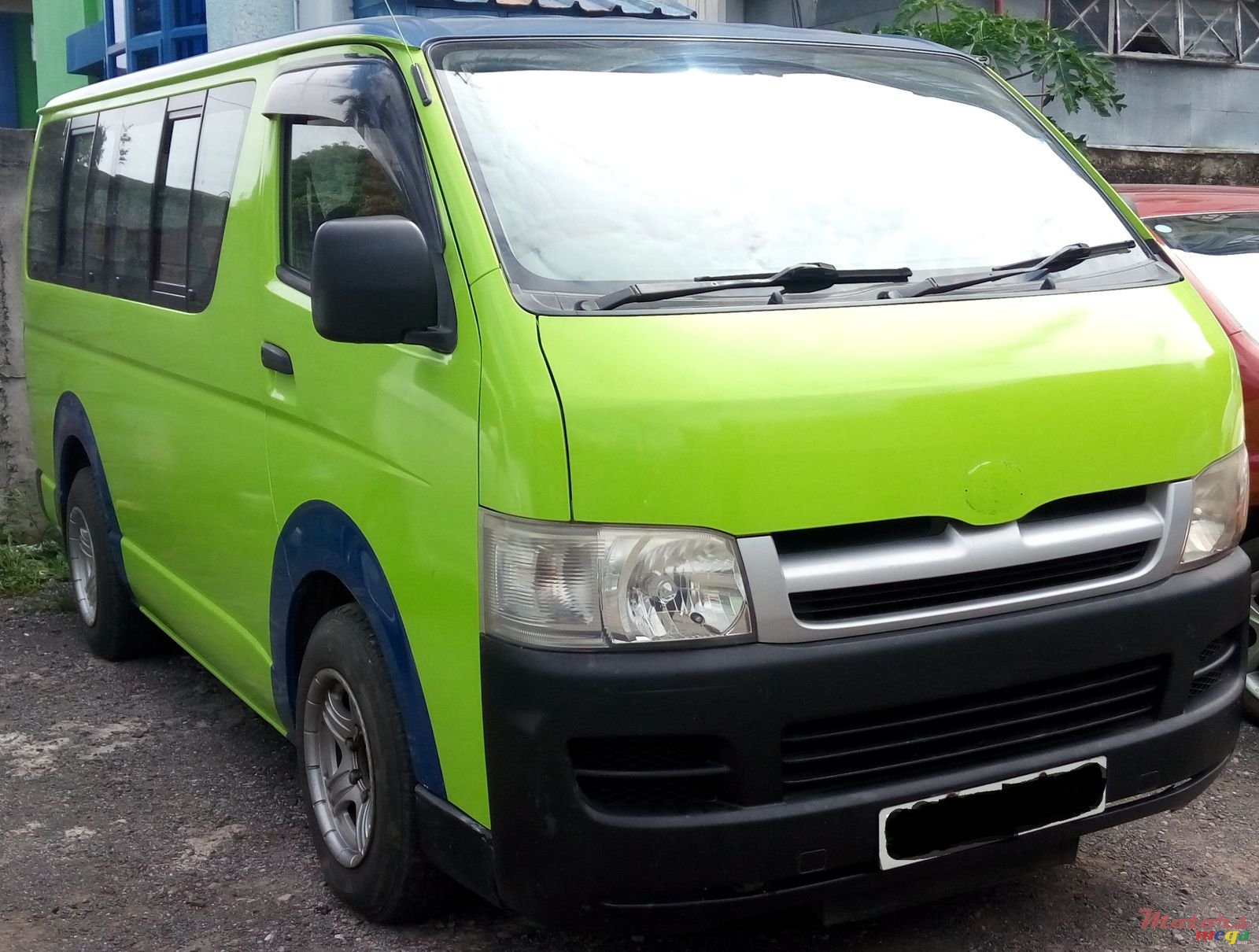 2005' Toyota HiAce photo #2