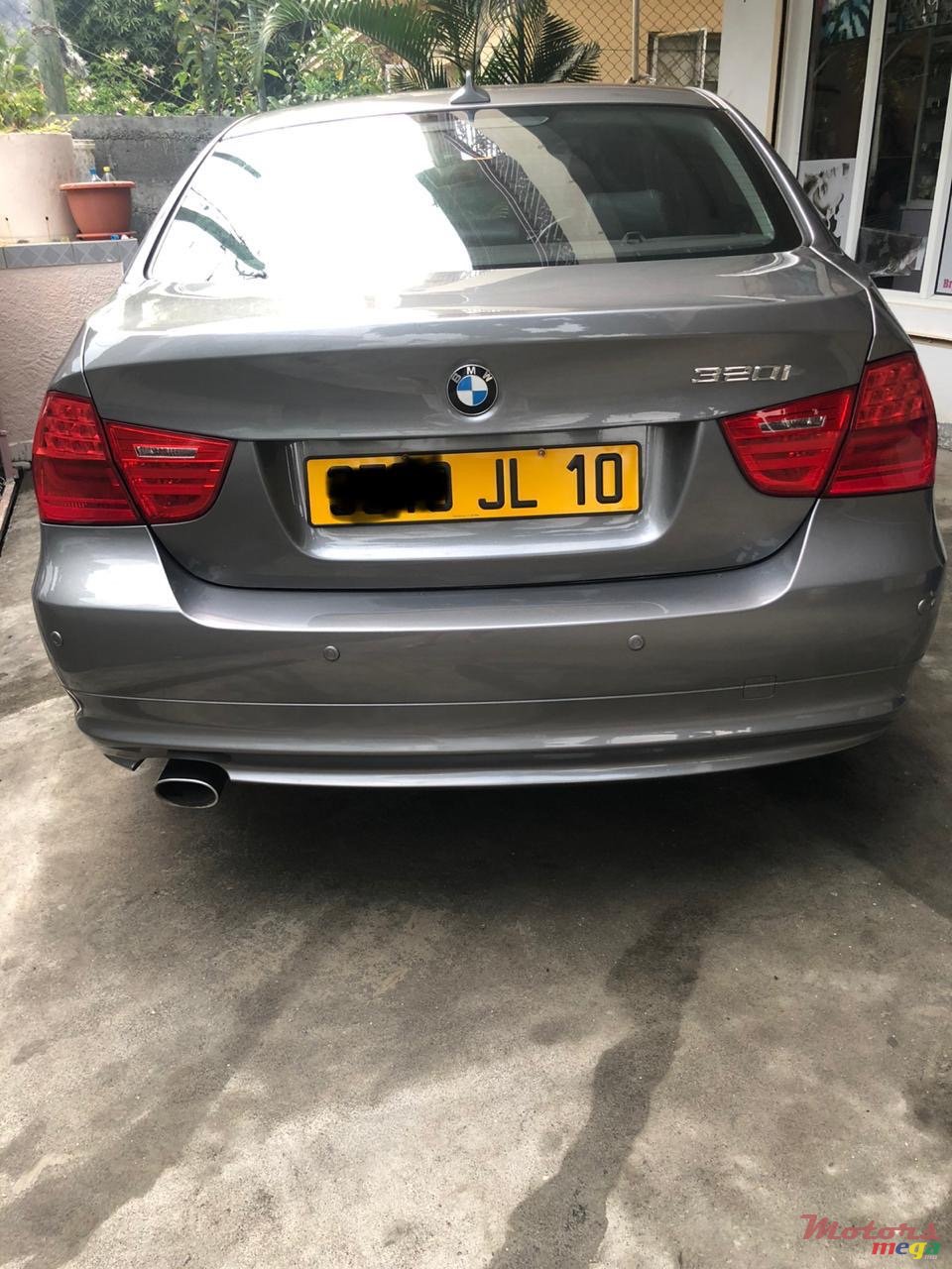 2010' BMW 3 Series photo #5