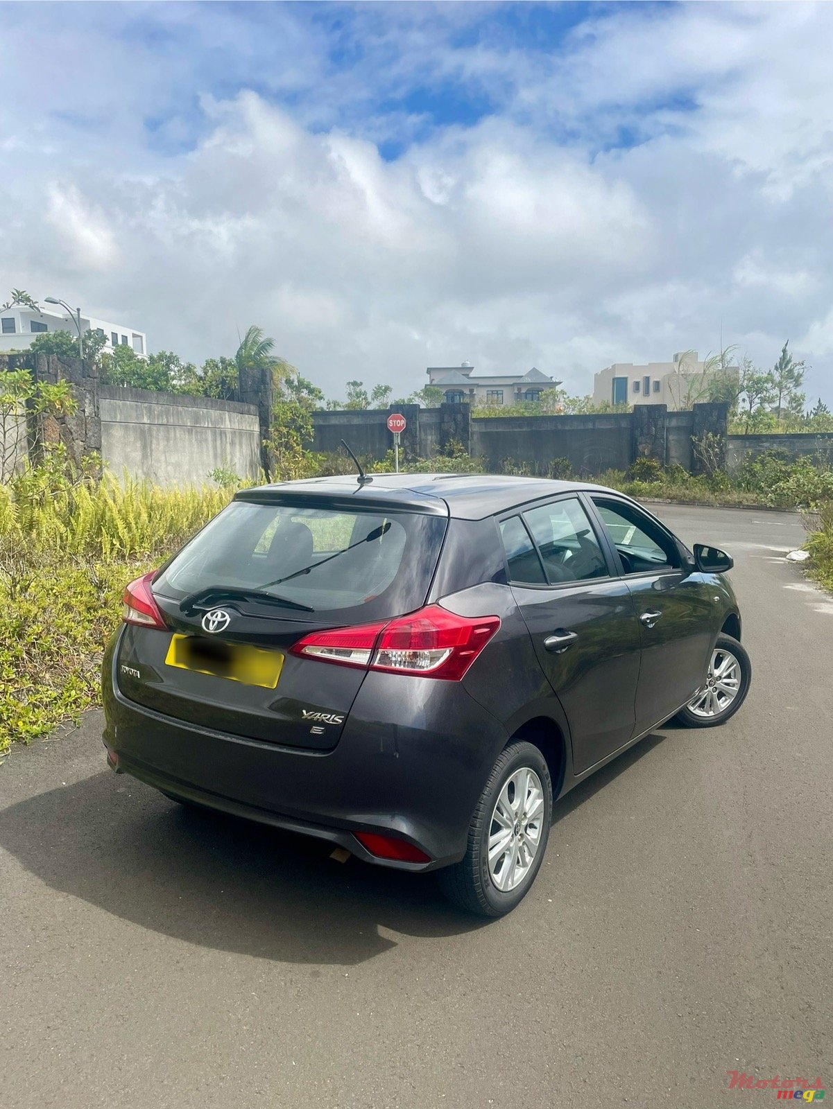 2018' Toyota Yaris Hatchback photo #2