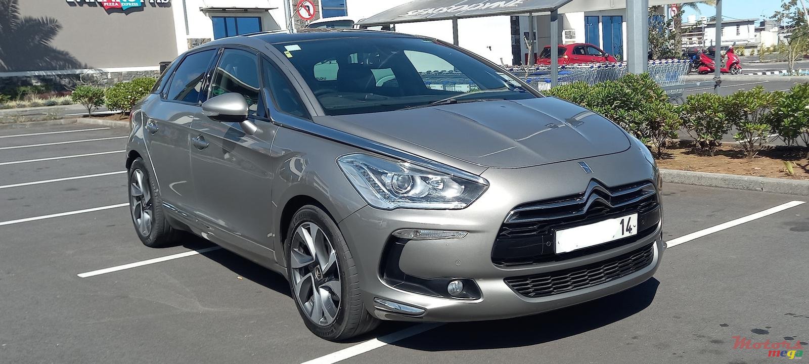 2014' Citroen DS5 photo #2