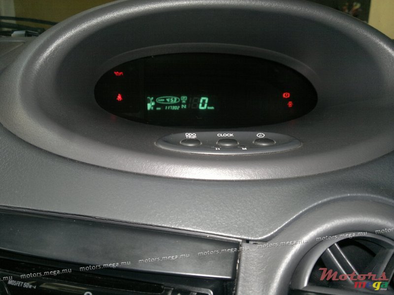 2001' Toyota Yaris VITZ AUTOMATIC photo #6