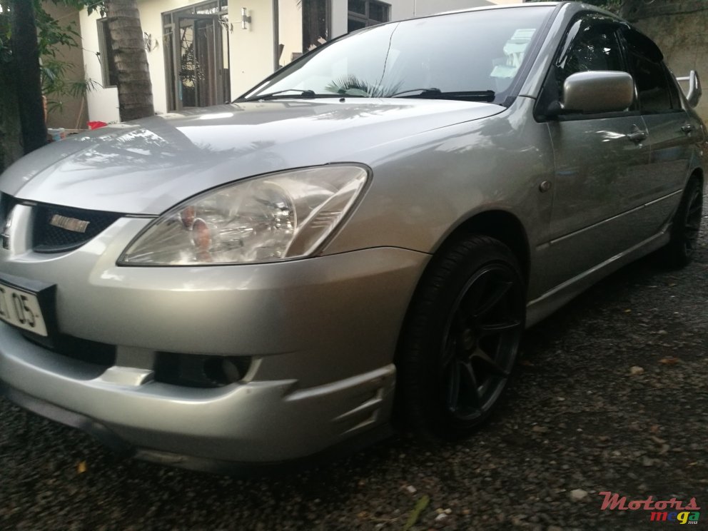 2005' Mitsubishi Lancer photo #1