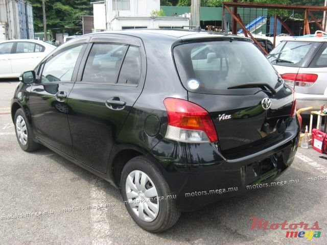 2010' Toyota VITZ photo #2