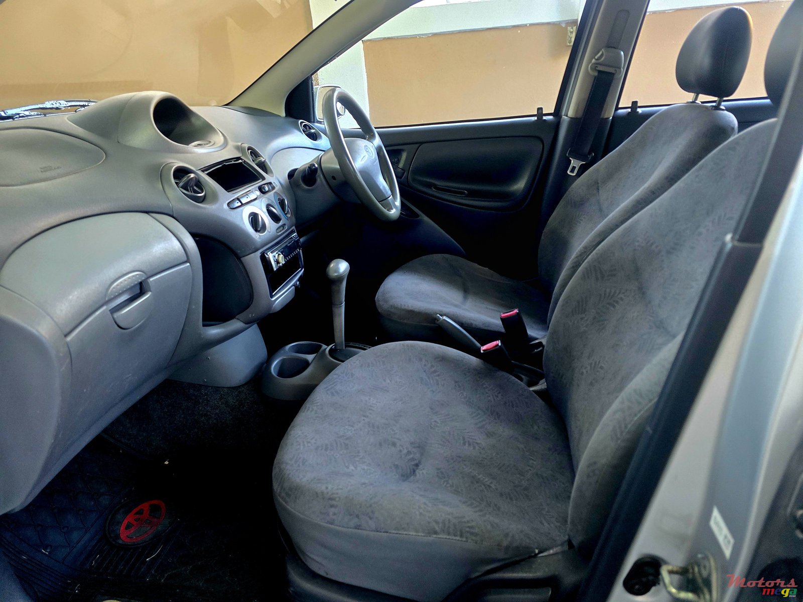 2000' Toyota Vitz photo #5