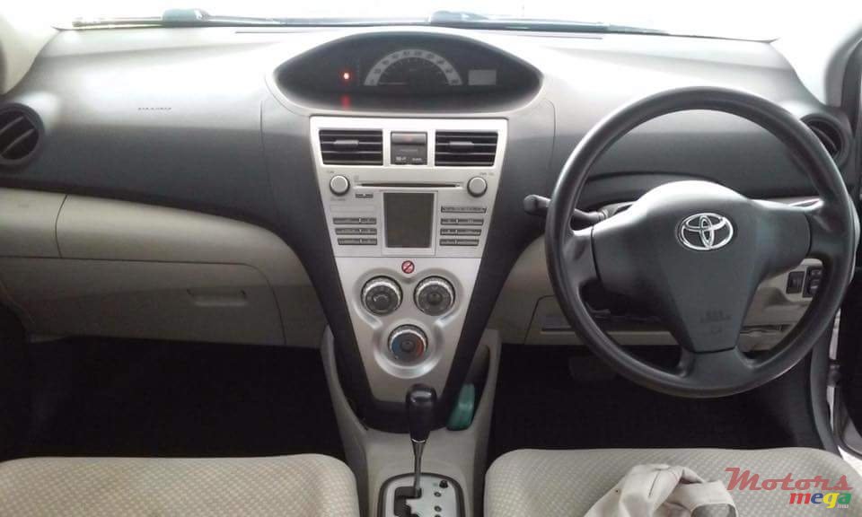 2007' Toyota Belta photo #3