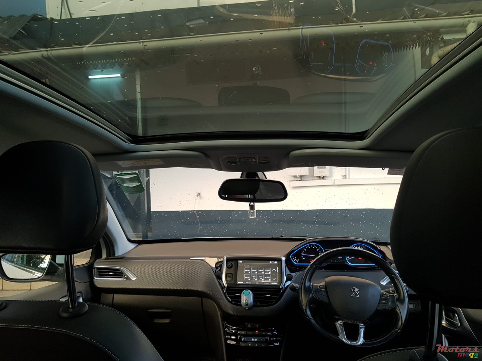 2018' Peugeot 2008 photo #6