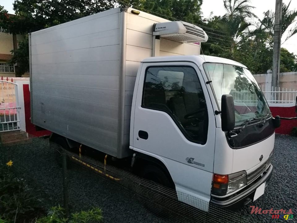 2001' Nissan photo #1