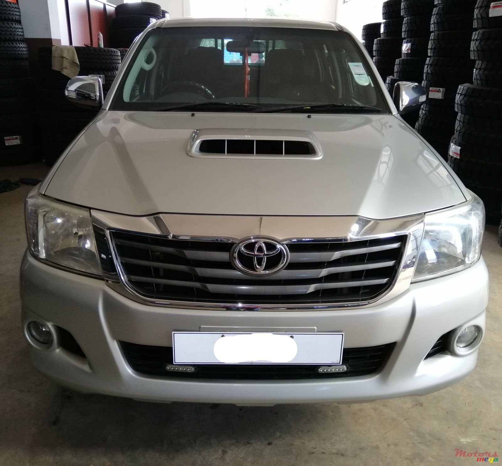 2012' Toyota Hilux photo #1