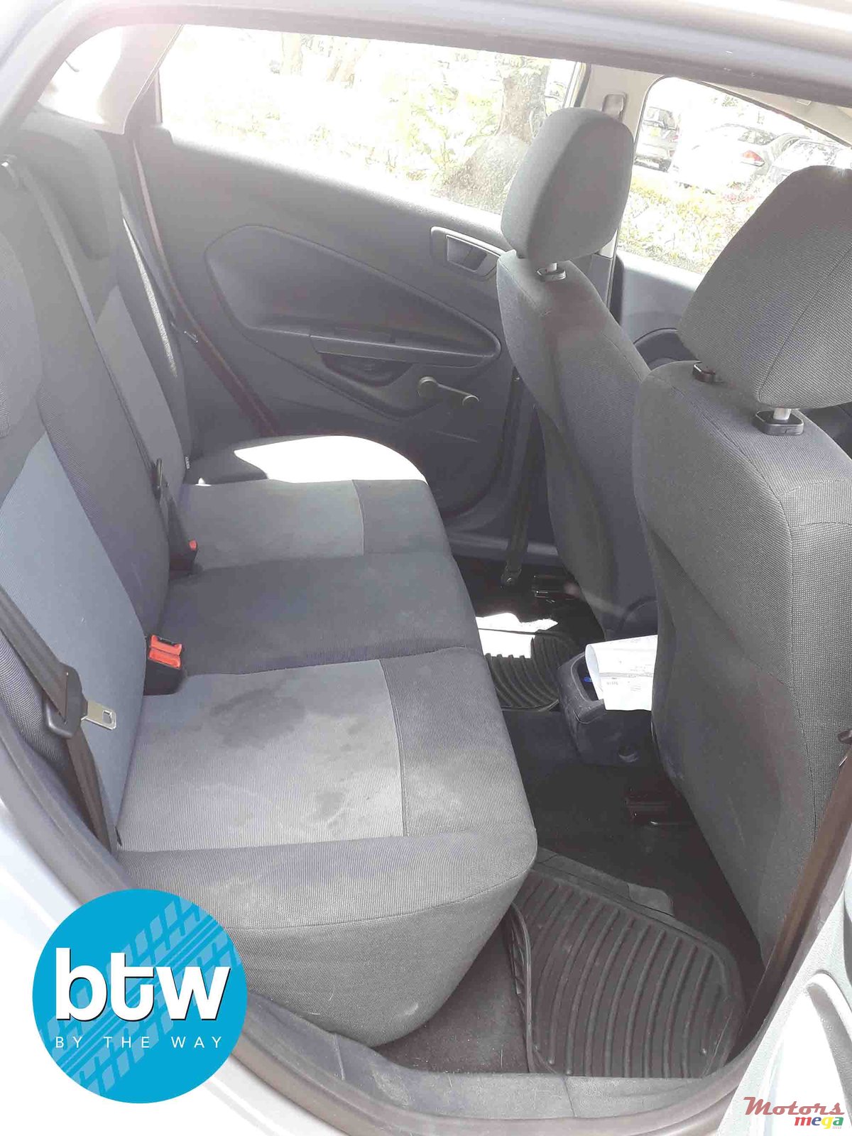 2012' Ford Fiesta photo #4