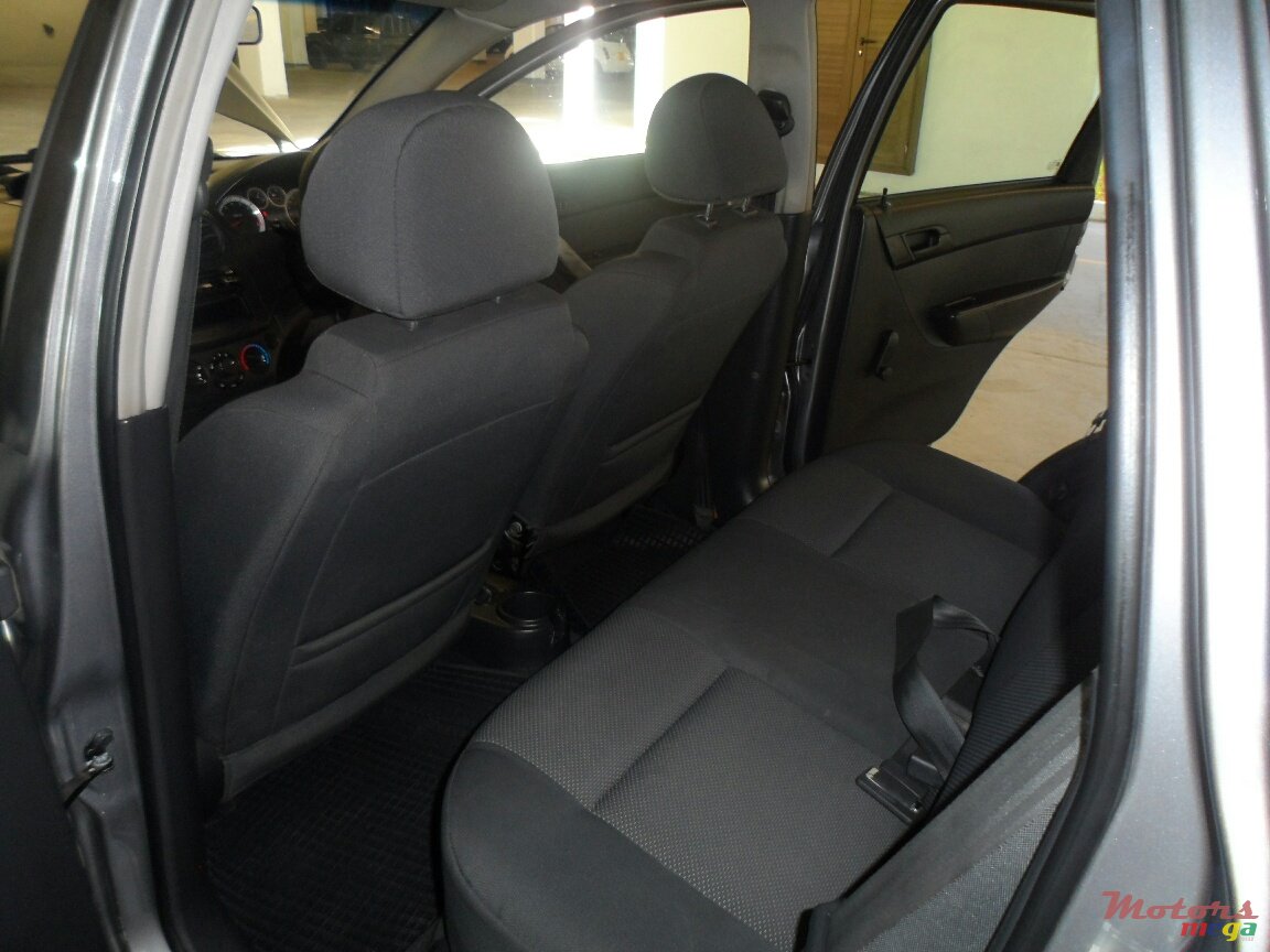 2010' Chevrolet Aveo photo #2