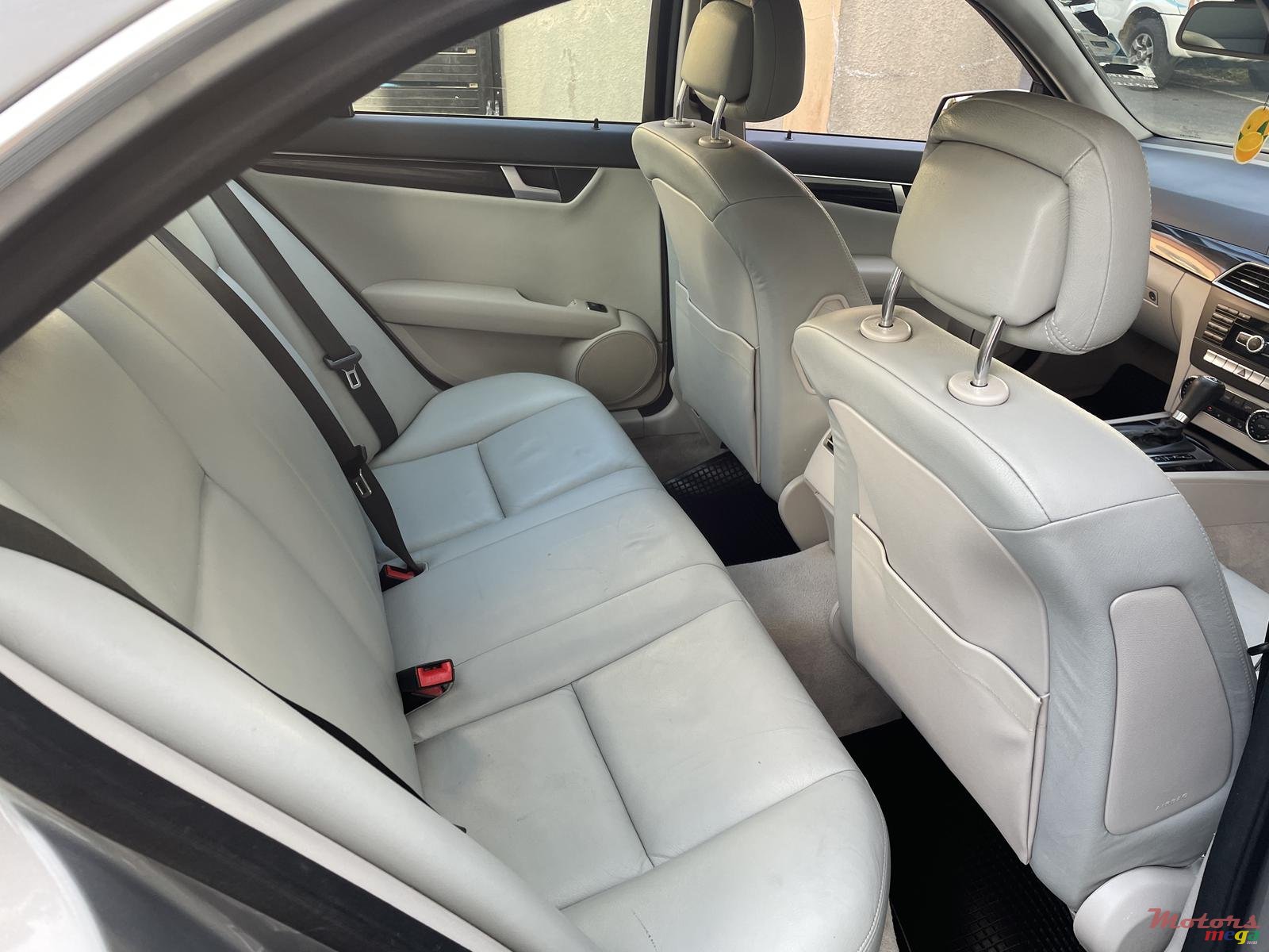 2011' Mercedes-Benz C-Class photo #5