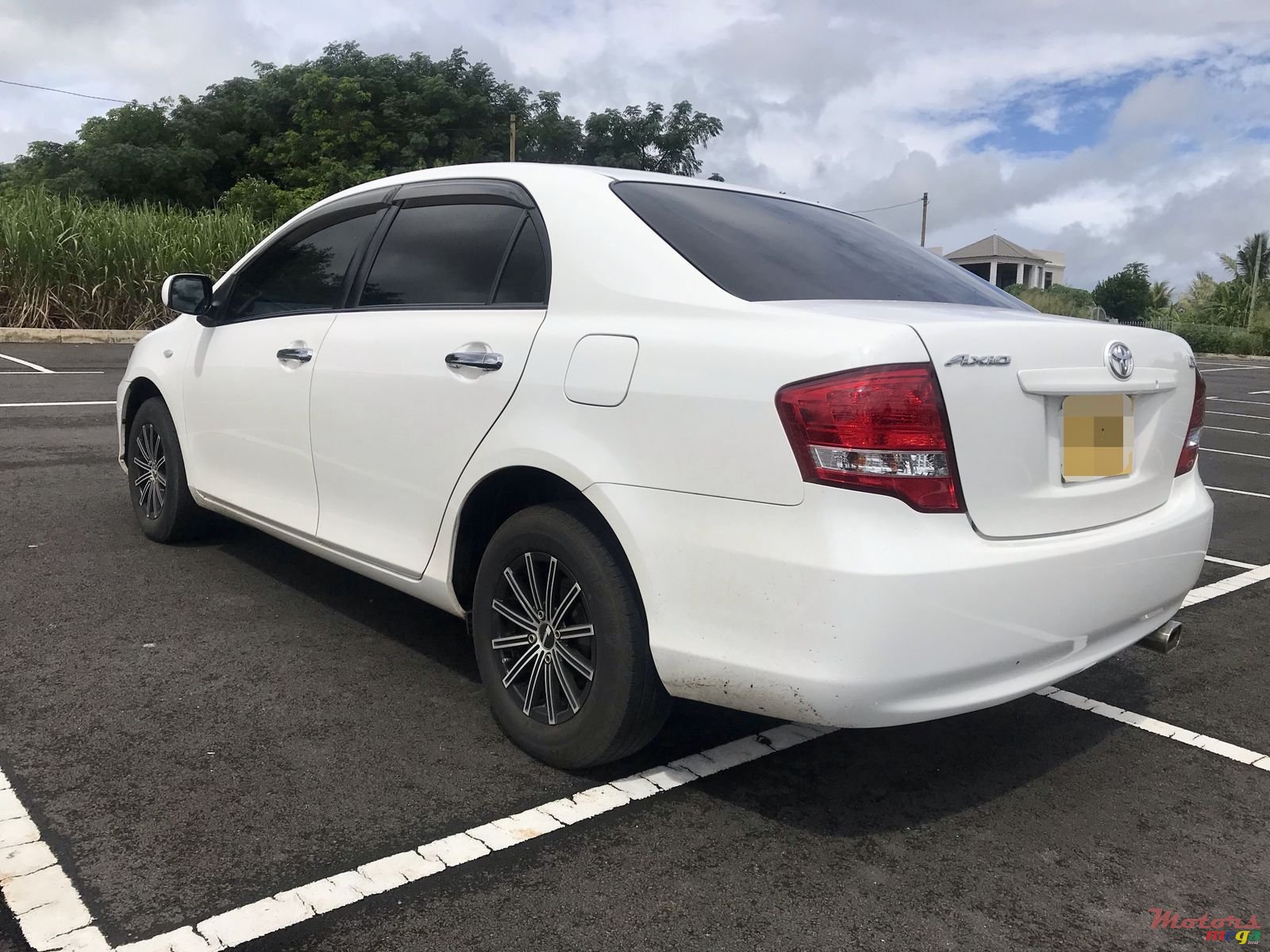 2009' Toyota Axio photo #5