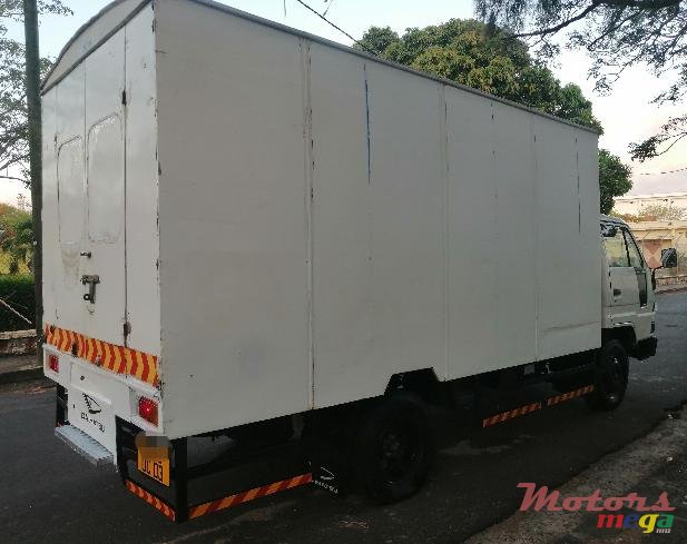 2003' Daihatsu Delta photo #3