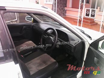 1990' Mazda 323 1300cc photo #4