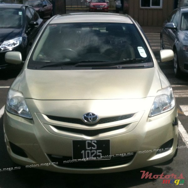 2006' Toyota Belta photo #1