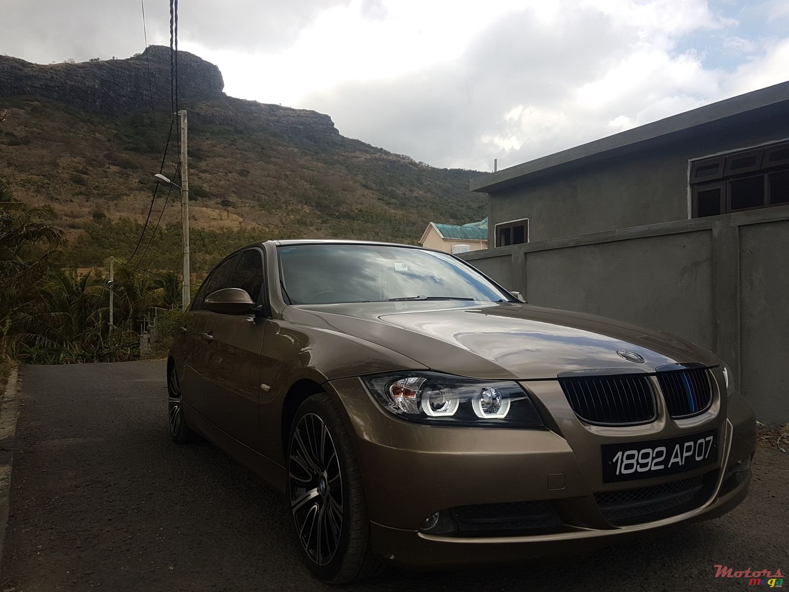 2007' BMW 316 photo #1