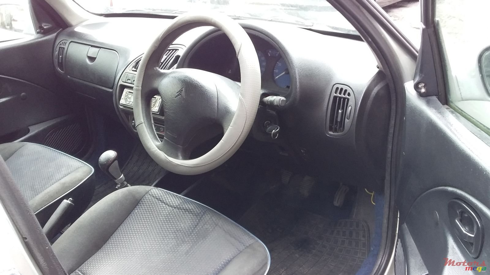 2003' Citroen Saxo photo #3