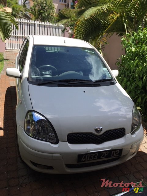 2002' Toyota Vitz photo #4