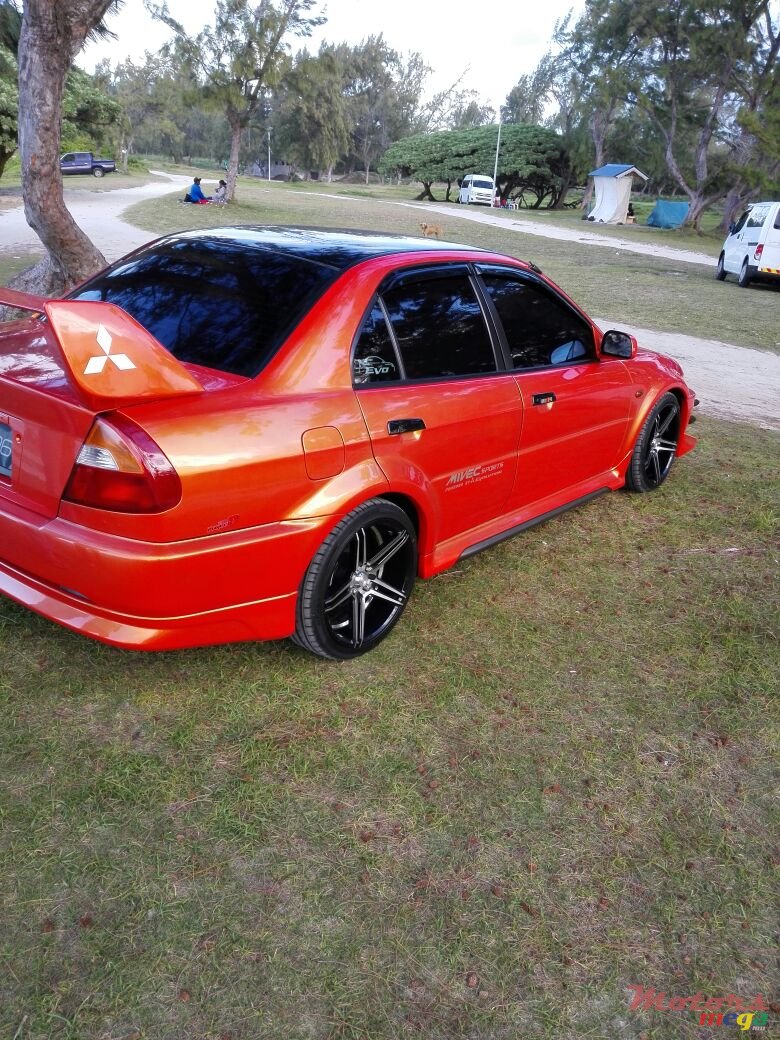 2000' Mitsubishi Lancer photo #2