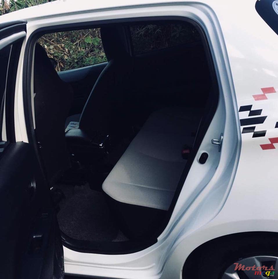 2012' Toyota Vitz None photo #3