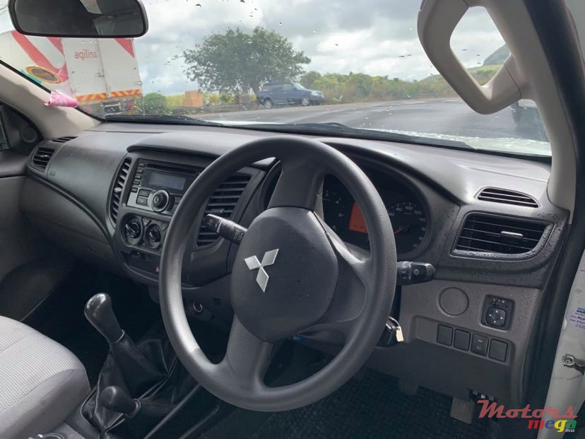 2017' Mitsubishi L 200 2.5L Turbocharged photo #1