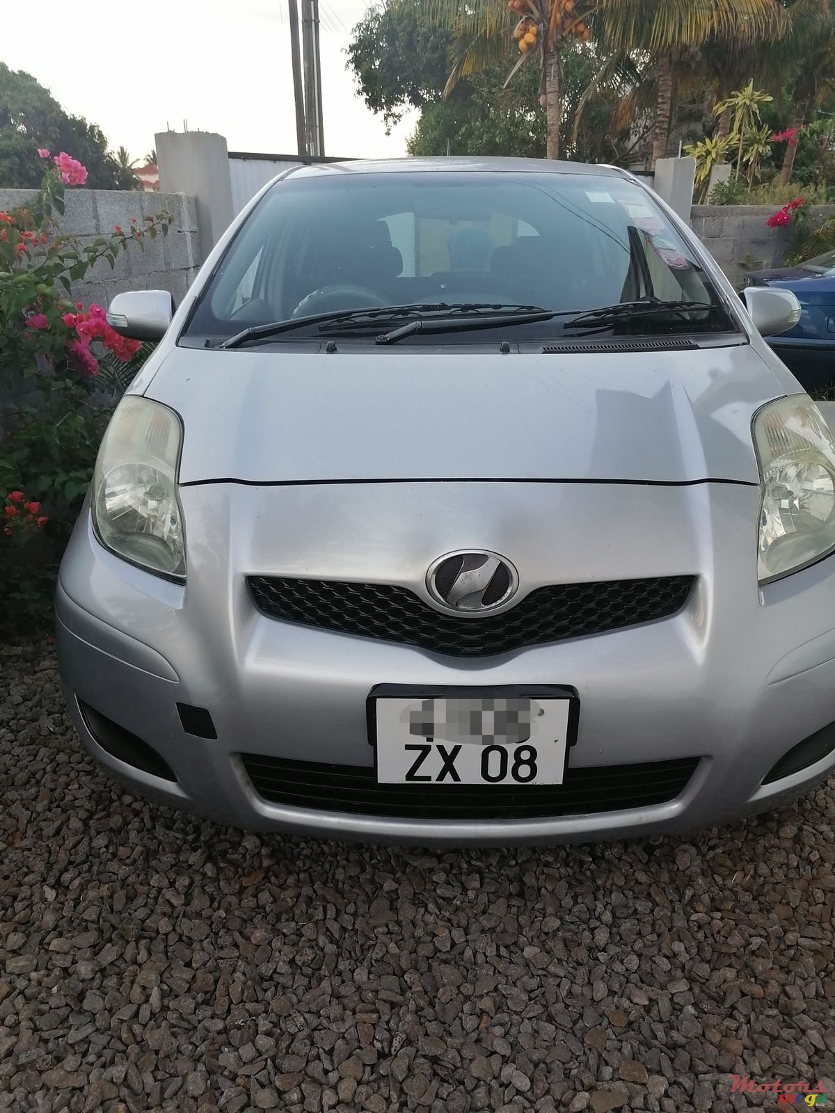 2008' Toyota Vitz photo #4