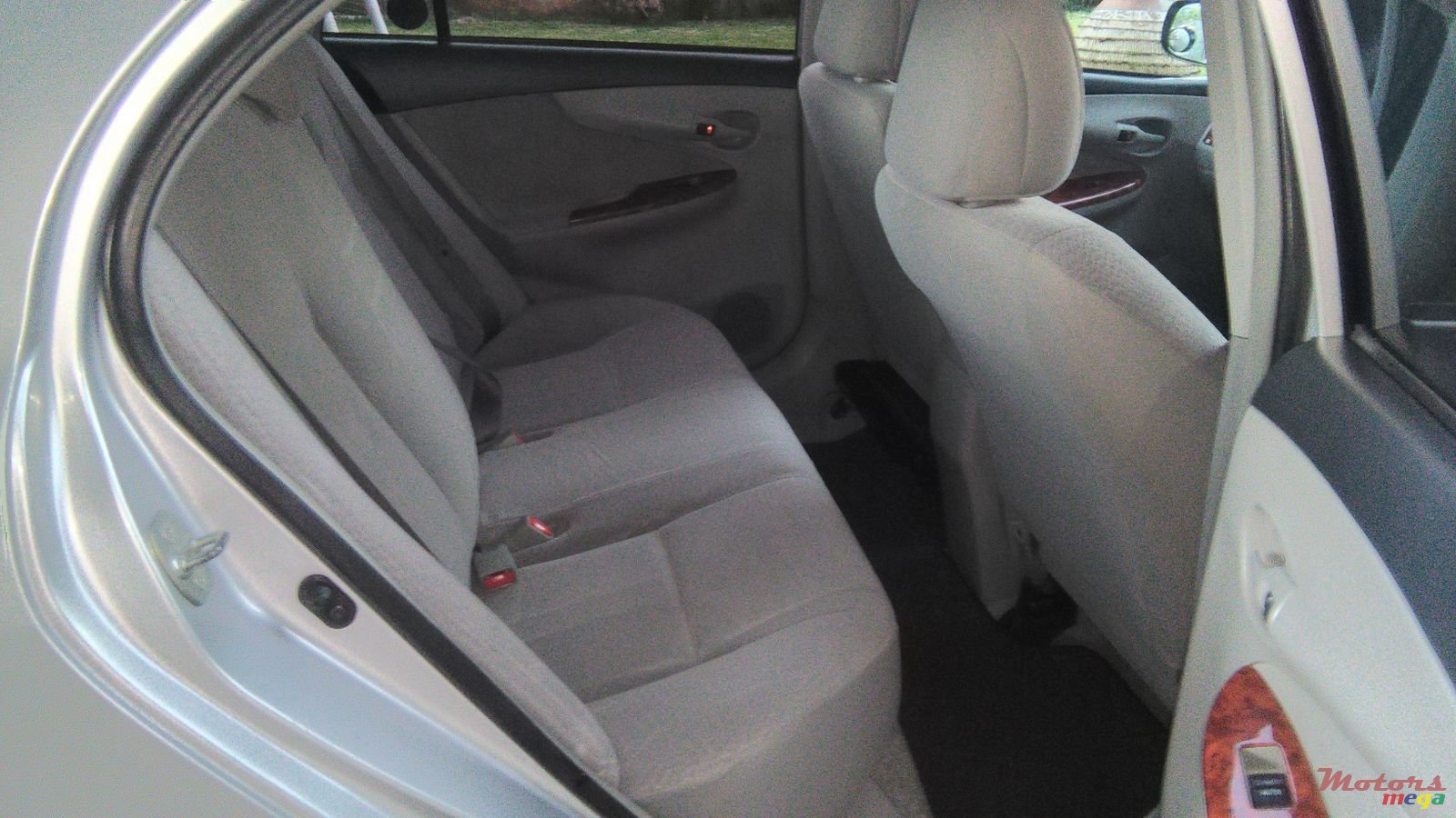 2010' Toyota Axio photo #4