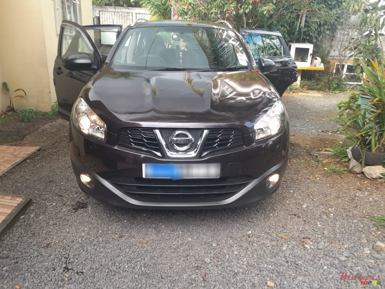 2013' Nissan Qashqai+2 photo #1