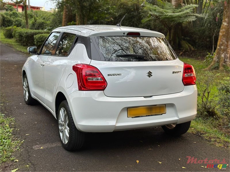 2021' Suzuki Swift photo #4