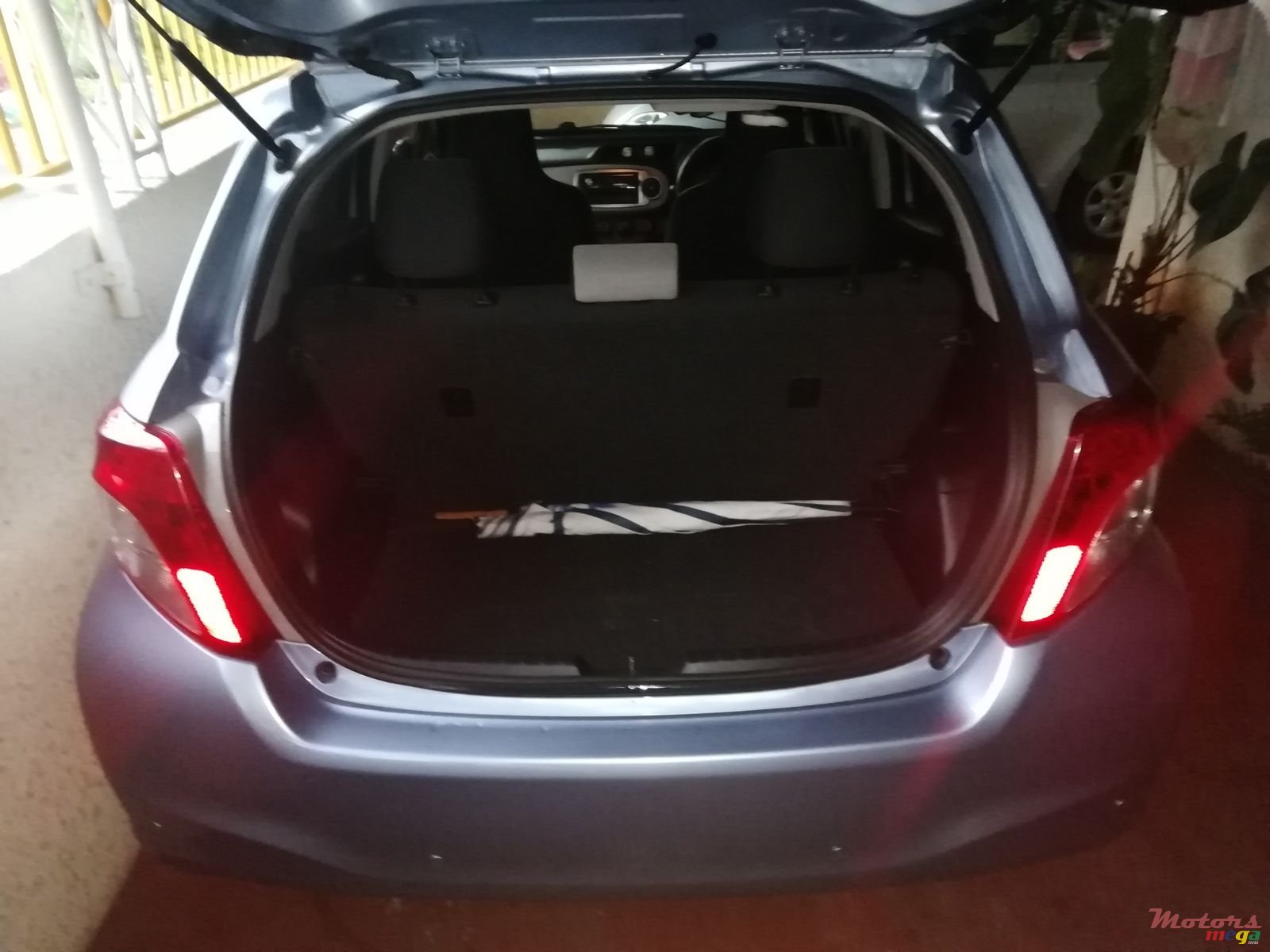 2012' Toyota Vitz photo #5