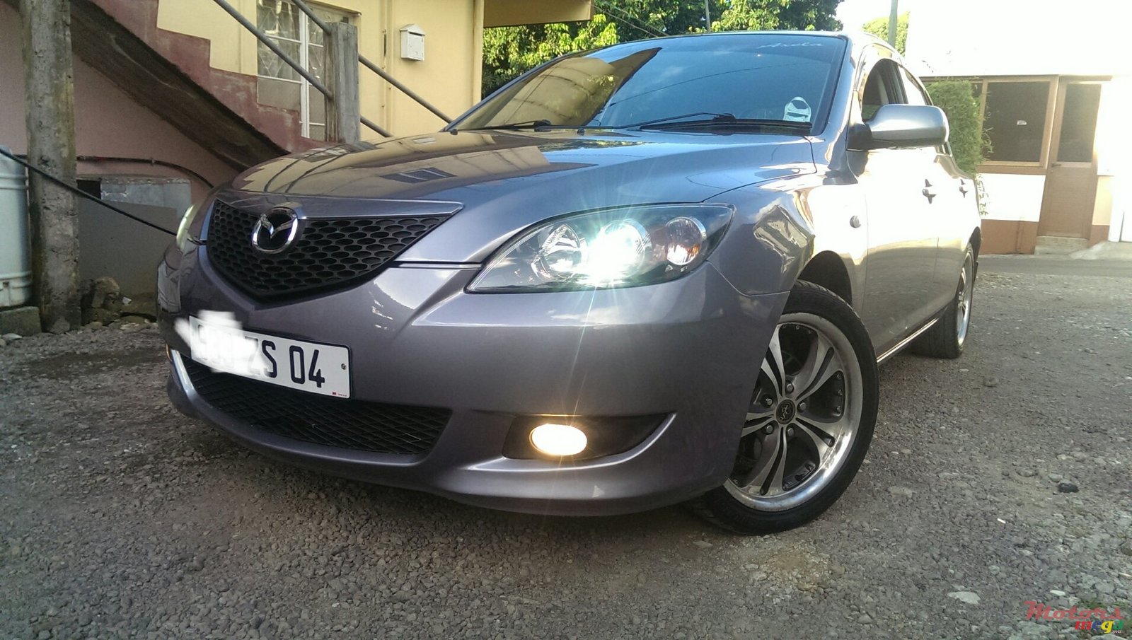 2004' Mazda Axela photo #1