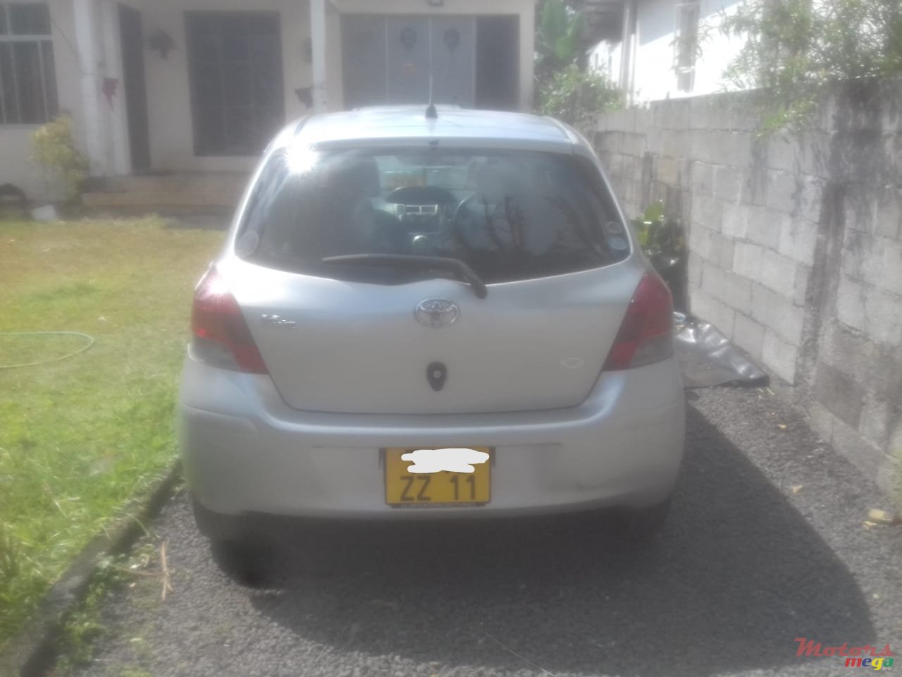 2011' Toyota Vitz photo #1