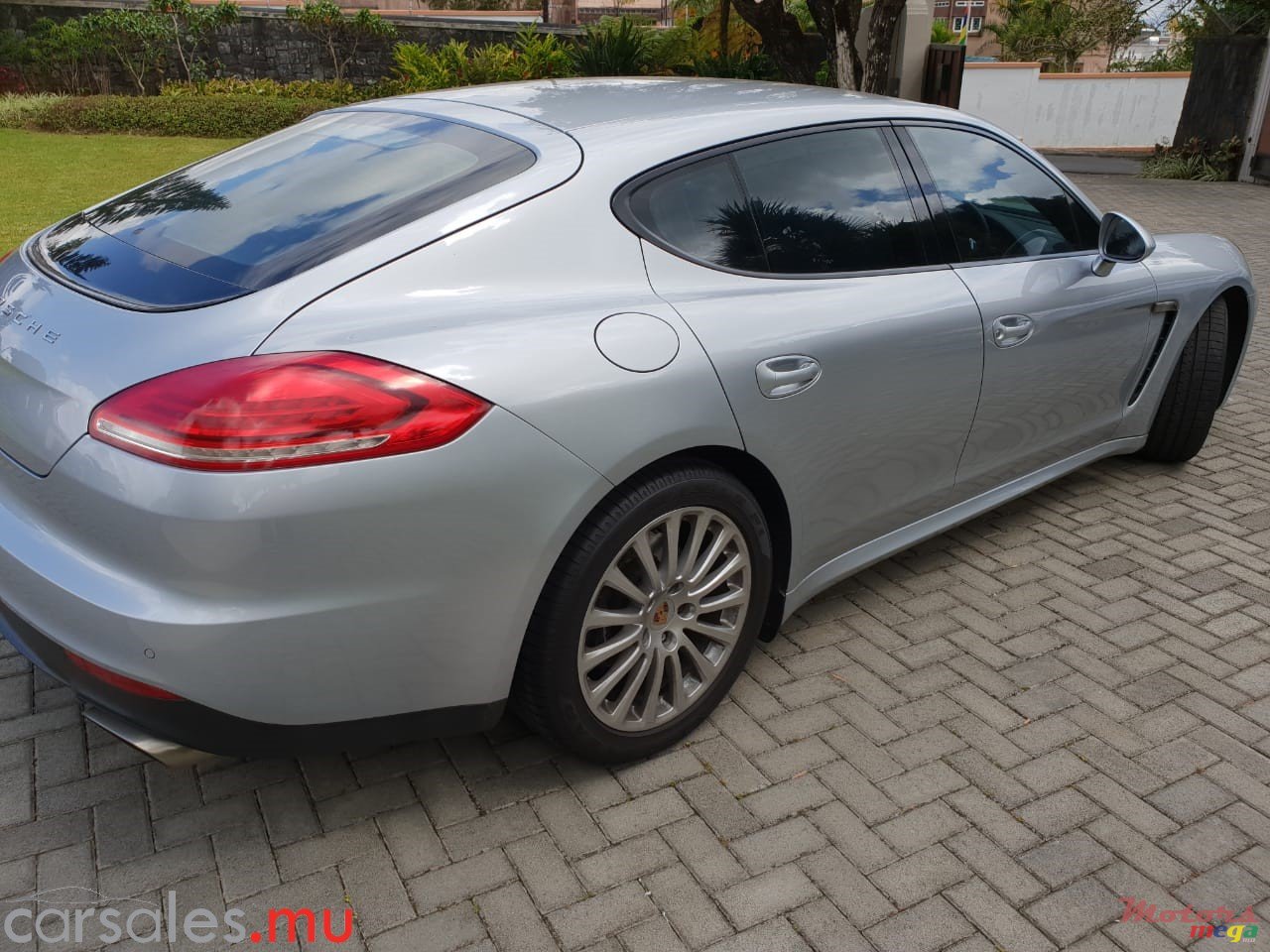 2014' Porsche Panamera photo #3