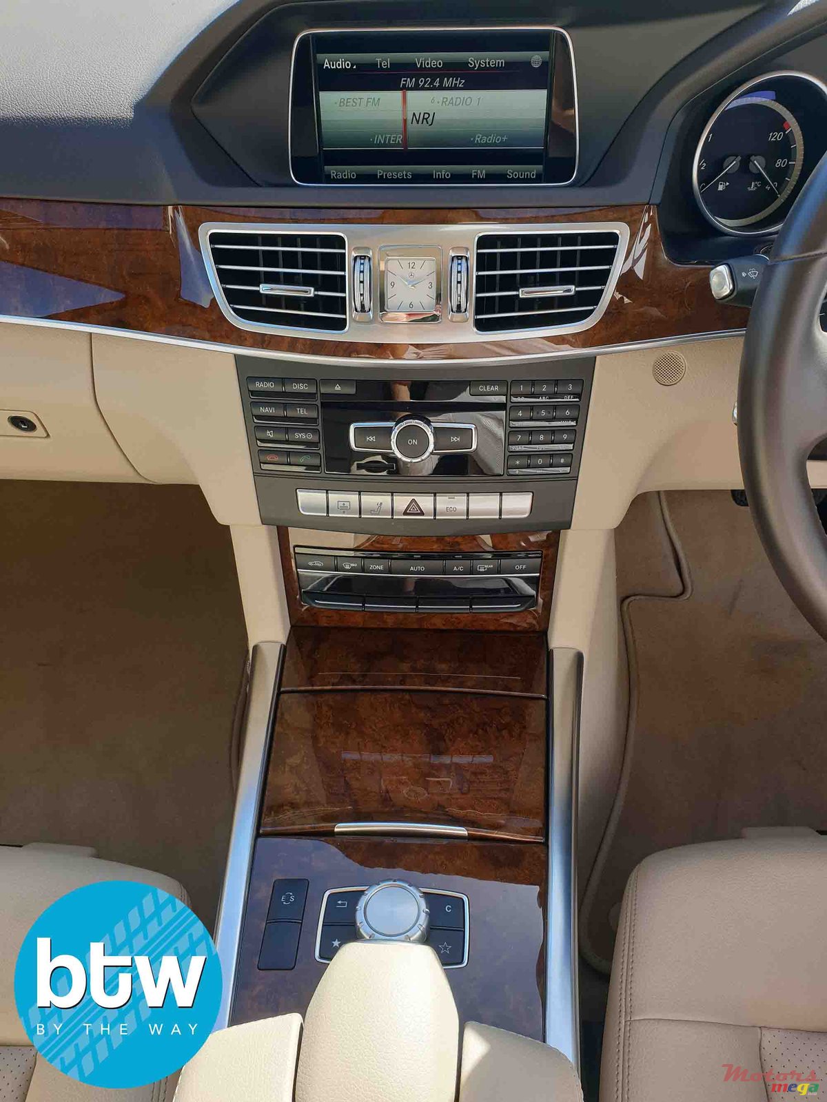 2013' Mercedes-Benz E-Class E200 photo #7