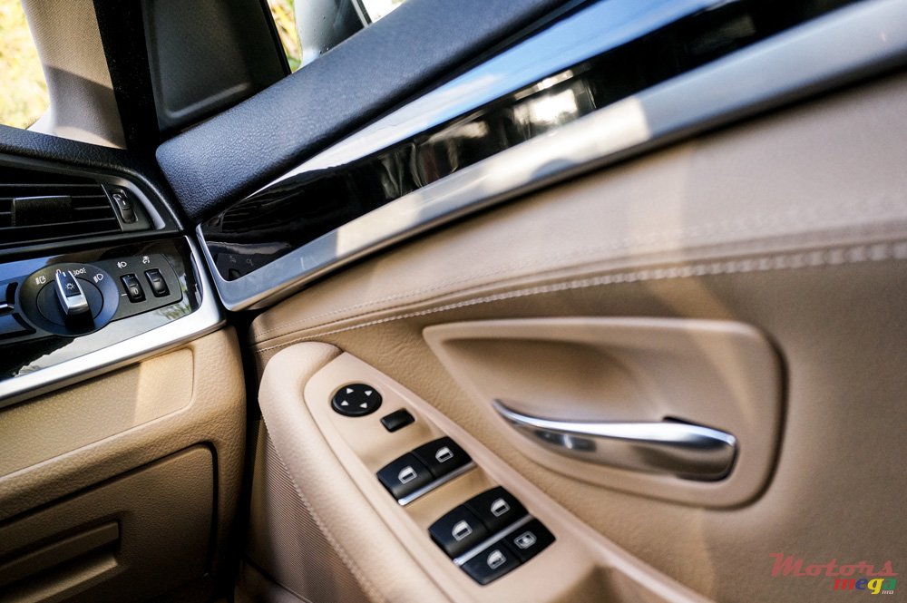 2011' BMW 523 photo #5