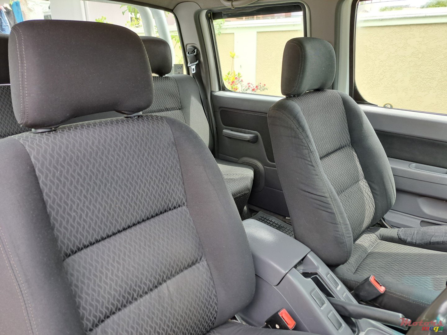 2017' Nissan NV300 photo #7