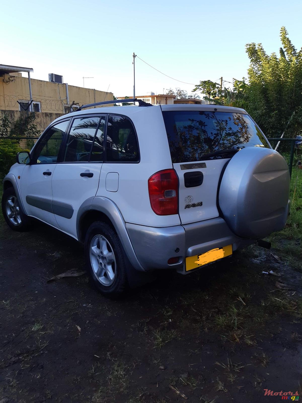 2001' Toyota RAV4 photo #2