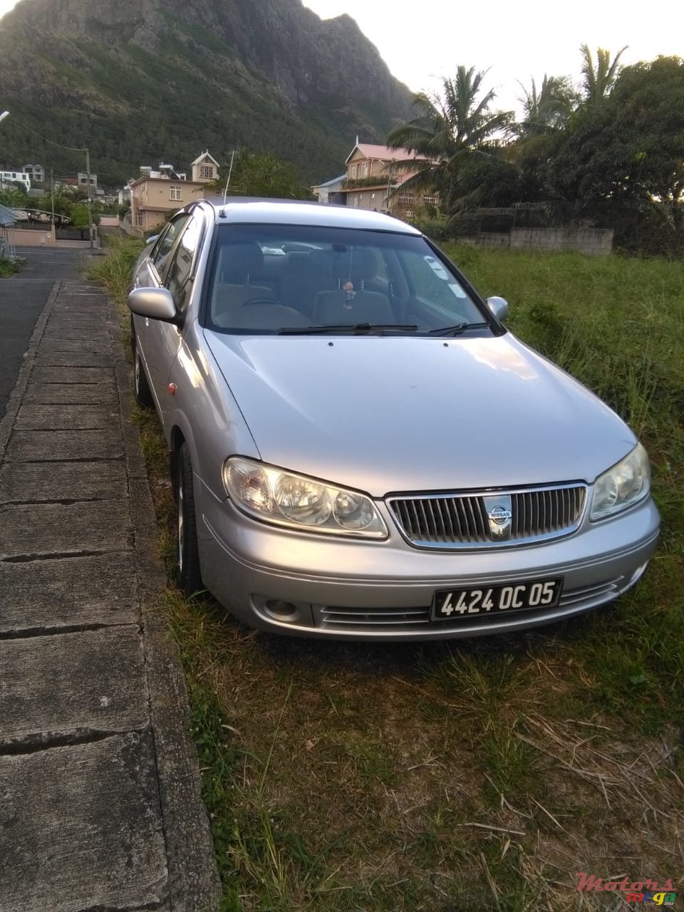 2005' Nissan Sunny photo #2