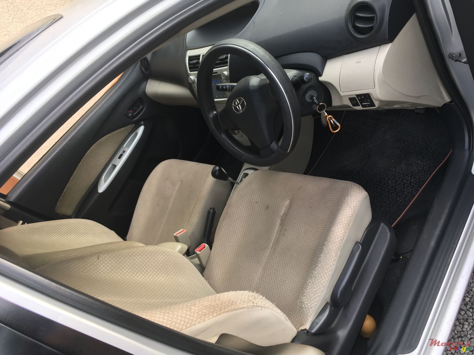 2007' Toyota Brevis photo #2