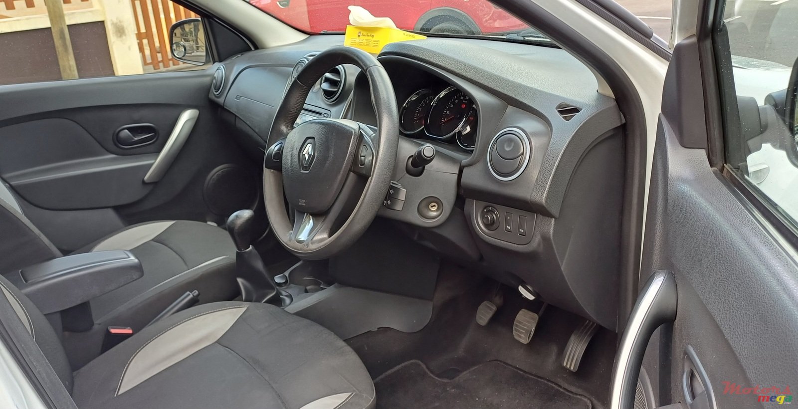 2014' Renault Sandero photo #5