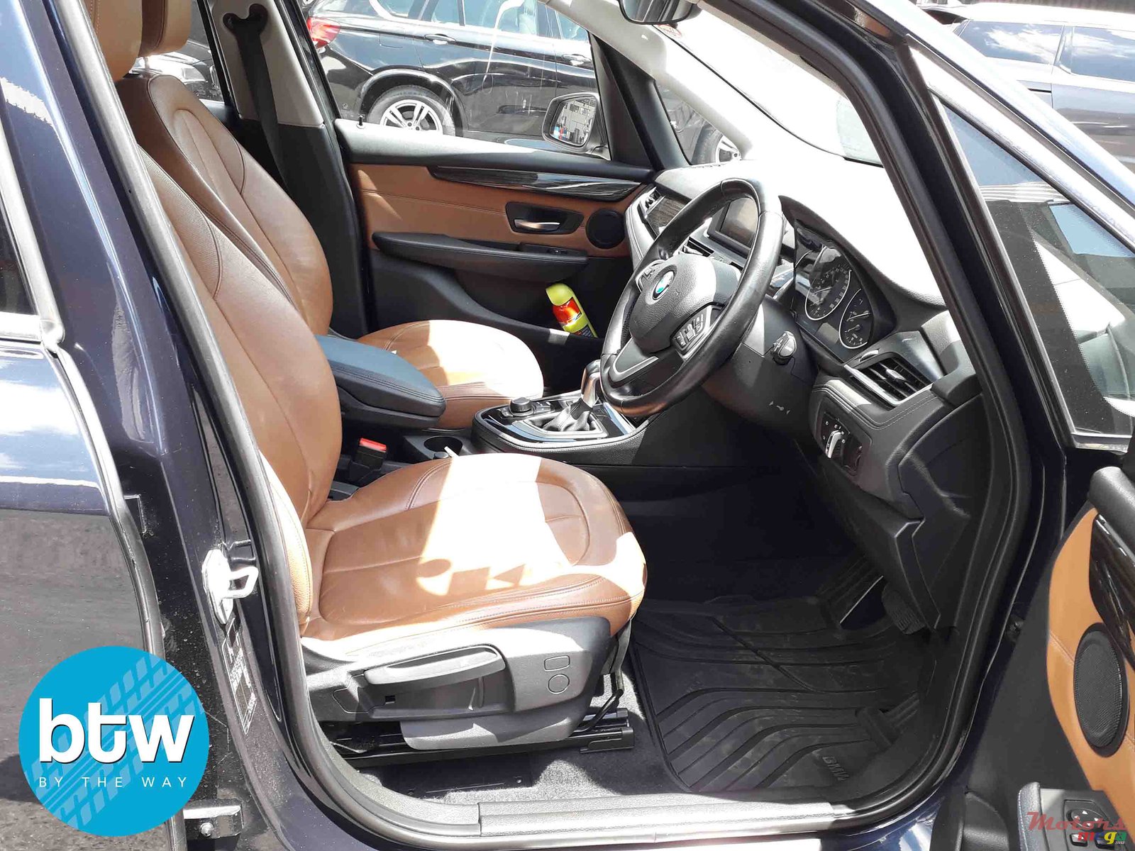 2015' BMW 2 Series 218i Gran Tourer photo #5