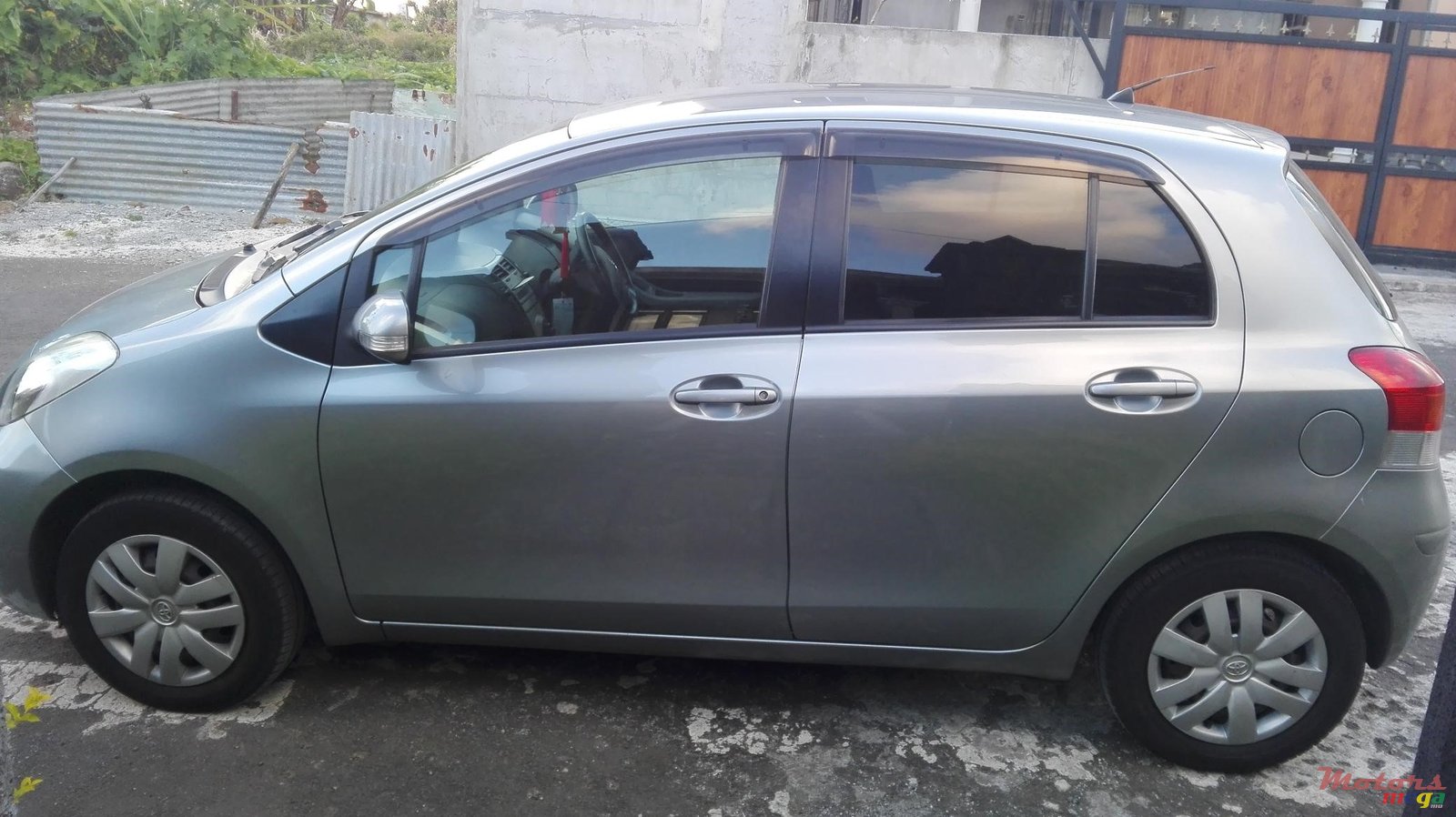 2010' Toyota Vitz photo #5