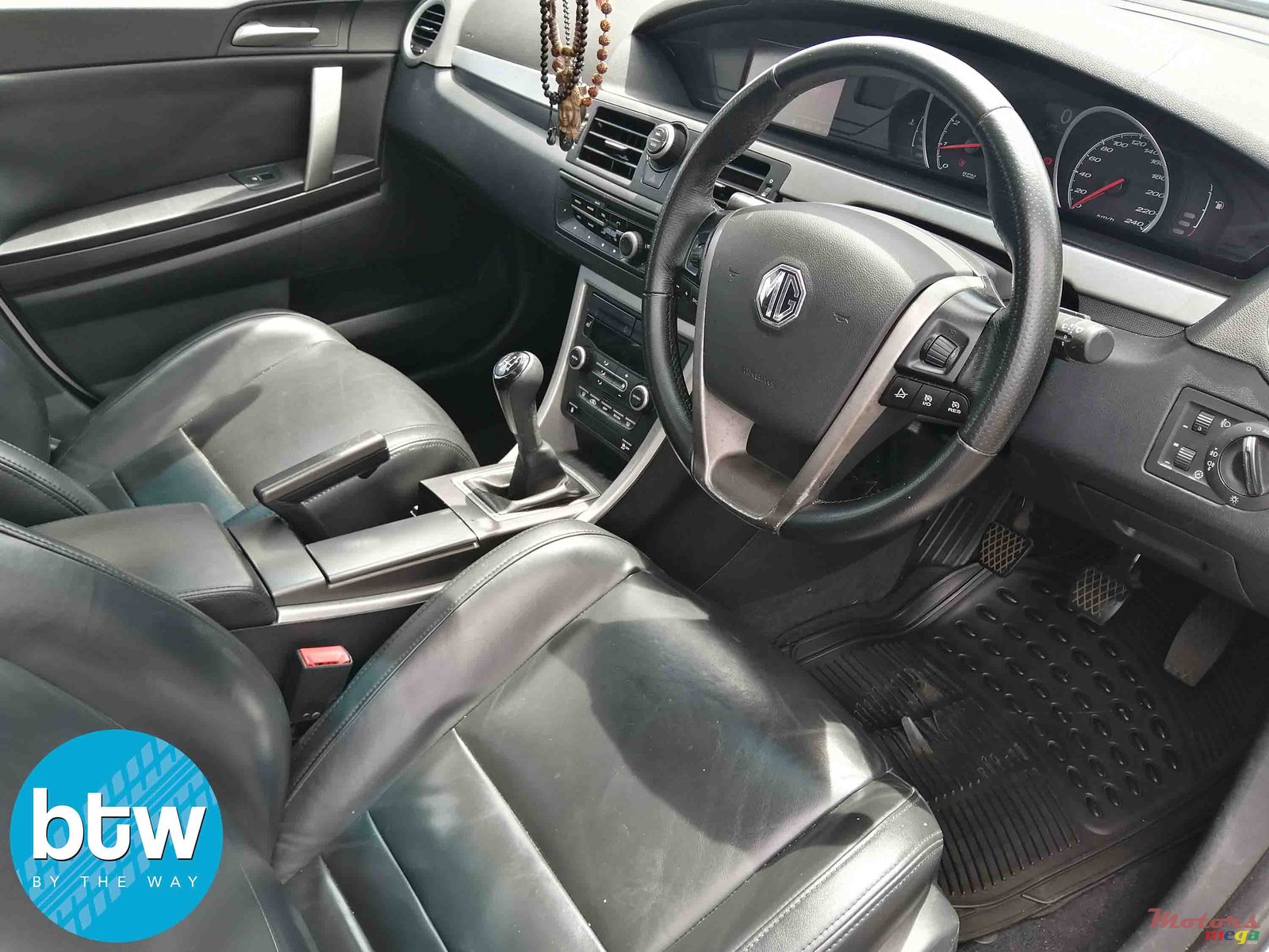 2016' MG RV8 6 photo #6